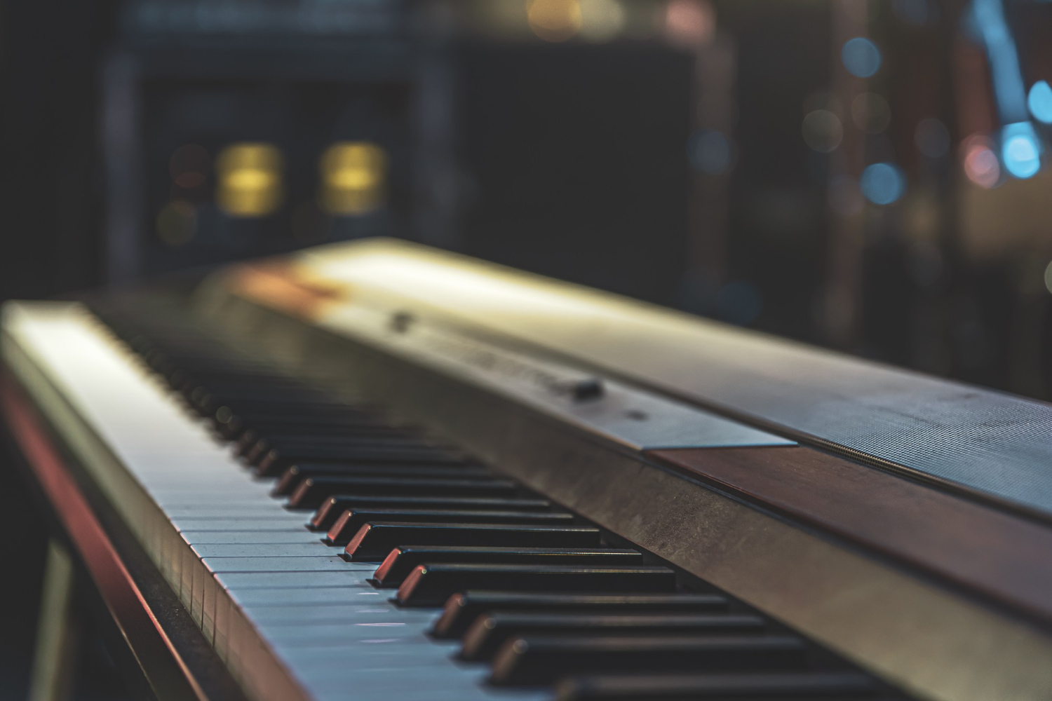 What is the difference between an upright and grand piano - Markson Pianos